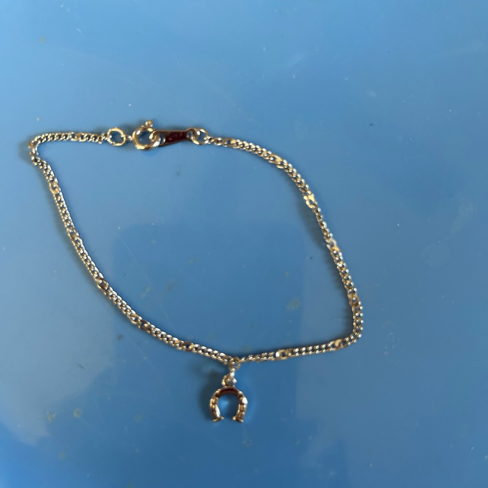 Vintage 1983 Avon Lady Luck Horseshoe Charm Silver Tone Ankle Bracelet
